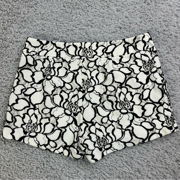 Express Shorts Womens 2 Lace Floral Cut Out 3D Pockets Zip Up Closure Office - Picture 3 of 4